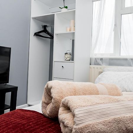 Shirley House 2, Self Catering Guest House, Self Check In, Smart Locks, 10 Min Walk To Southampton General, Aspire And Princess Anne Hospitals, Access To Fully Equipped Kitchen, Excellent Transport Links, Ideal For Longer Stays And Hospital Shifts エクステリア 写真