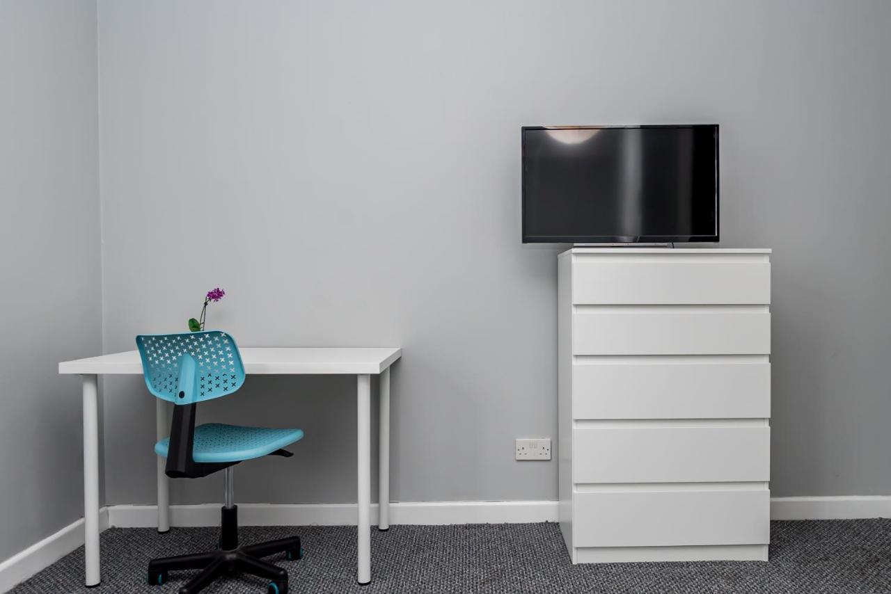 Shirley House 2, Self Catering Guest House, Self Check In, Smart Locks, 10 Min Walk To Southampton General, Aspire And Princess Anne Hospitals, Access To Fully Equipped Kitchen, Excellent Transport Links, Ideal For Longer Stays And Hospital Shifts エクステリア 写真