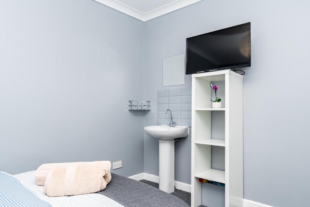 Shirley House 2, Self Catering Guest House, Self Check In, Smart Locks, 10 Min Walk To Southampton General, Aspire And Princess Anne Hospitals, Access To Fully Equipped Kitchen, Excellent Transport Links, Ideal For Longer Stays And Hospital Shifts エクステリア 写真