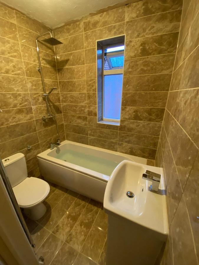 Shirley House 2, Self Catering Guest House, Self Check In, Smart Locks, 10 Min Walk To Southampton General, Aspire And Princess Anne Hospitals, Access To Fully Equipped Kitchen, Excellent Transport Links, Ideal For Longer Stays And Hospital Shifts エクステリア 写真