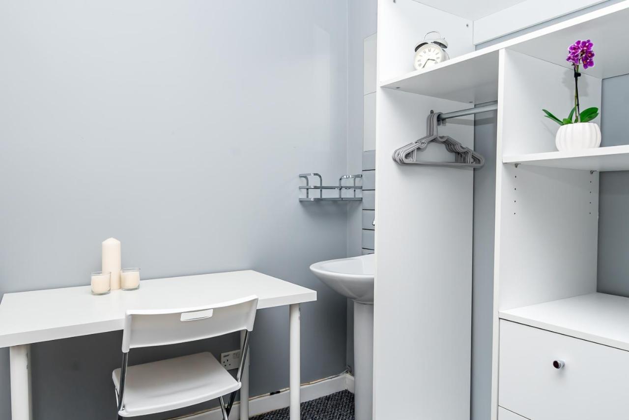 Shirley House 2, Self Catering Guest House, Self Check In, Smart Locks, 10 Min Walk To Southampton General, Aspire And Princess Anne Hospitals, Access To Fully Equipped Kitchen, Excellent Transport Links, Ideal For Longer Stays And Hospital Shifts エクステリア 写真