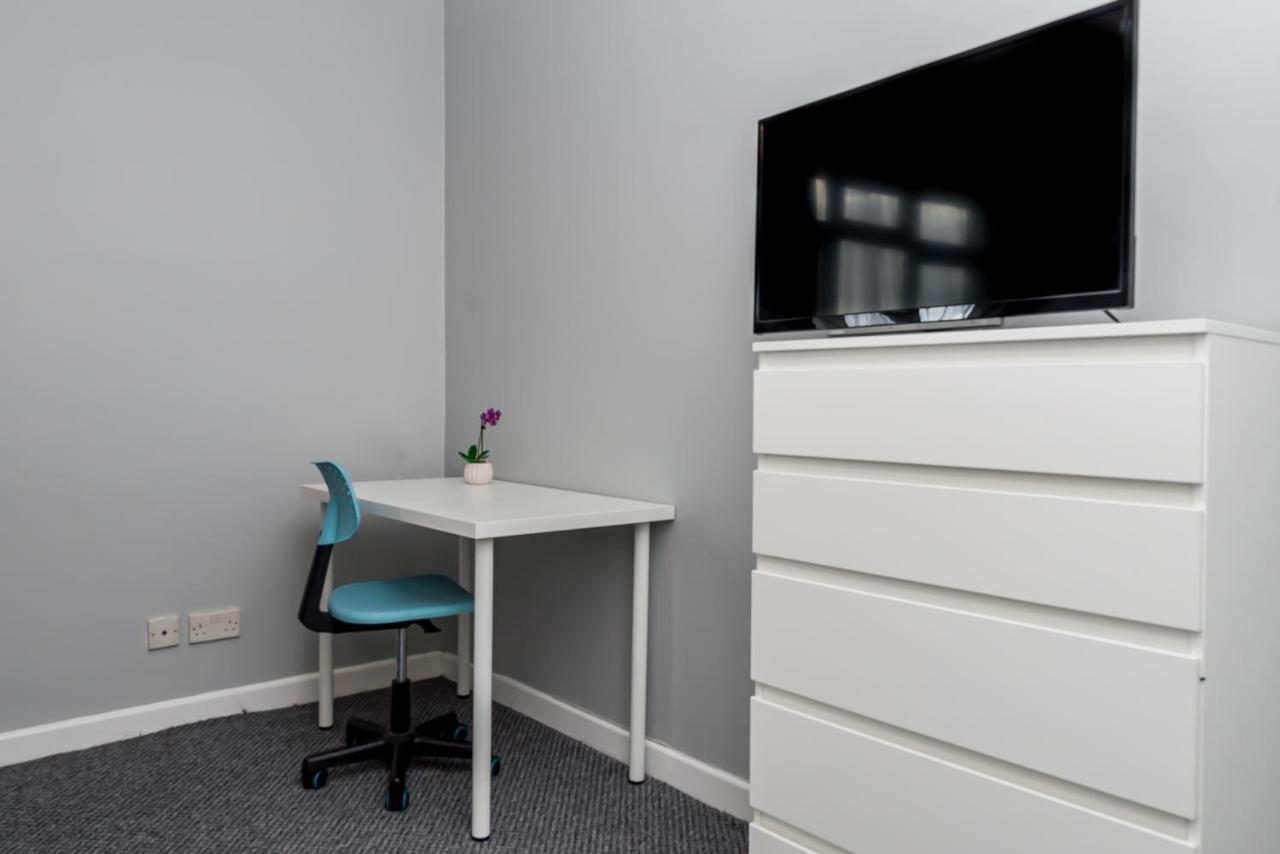 Shirley House 2, Self Catering Guest House, Self Check In, Smart Locks, 10 Min Walk To Southampton General, Aspire And Princess Anne Hospitals, Access To Fully Equipped Kitchen, Excellent Transport Links, Ideal For Longer Stays And Hospital Shifts エクステリア 写真