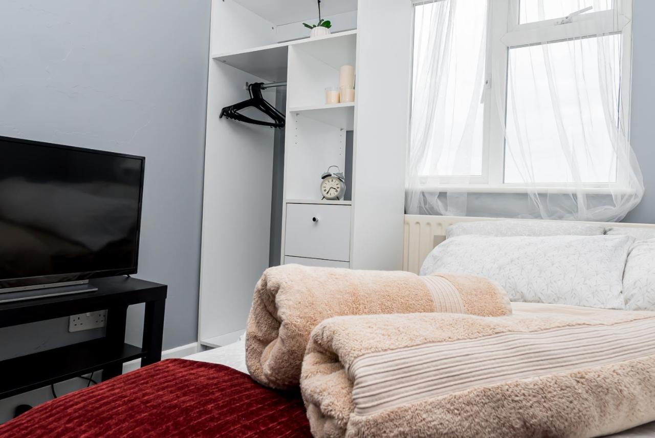 Shirley House 2, Self Catering Guest House, Self Check In, Smart Locks, 10 Min Walk To Southampton General, Aspire And Princess Anne Hospitals, Access To Fully Equipped Kitchen, Excellent Transport Links, Ideal For Longer Stays And Hospital Shifts エクステリア 写真