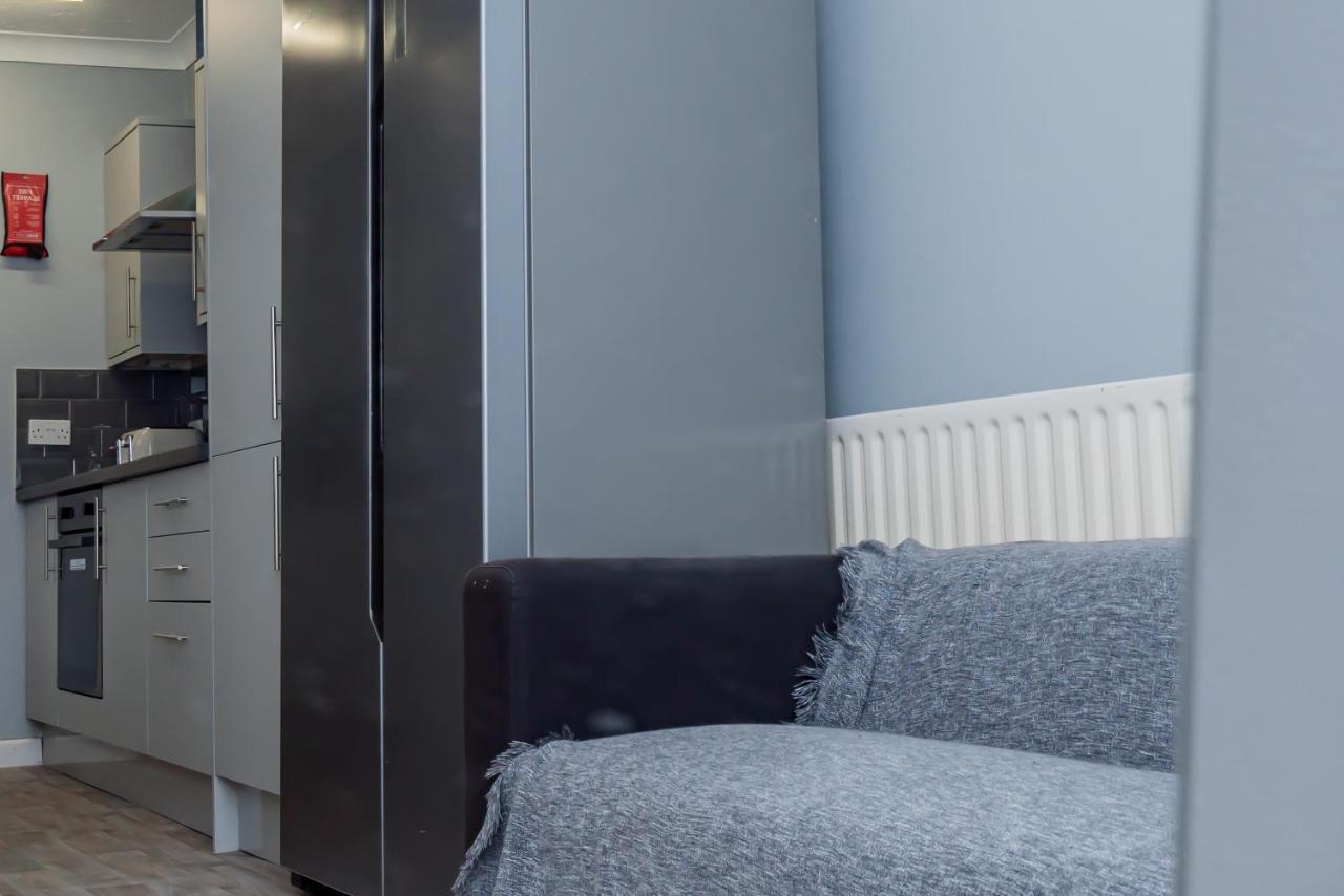 Shirley House 2, Self Catering Guest House, Self Check In, Smart Locks, 10 Min Walk To Southampton General, Aspire And Princess Anne Hospitals, Access To Fully Equipped Kitchen, Excellent Transport Links, Ideal For Longer Stays And Hospital Shifts エクステリア 写真
