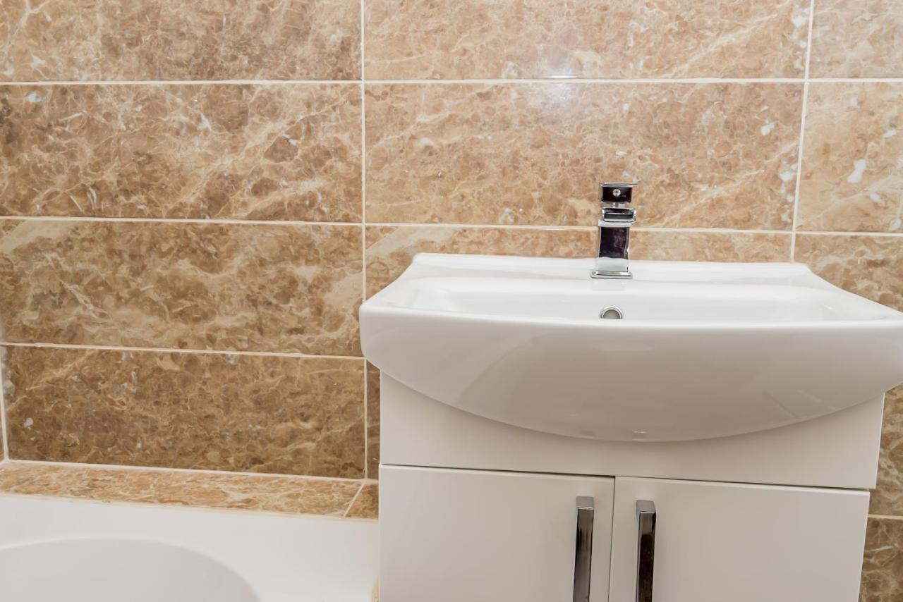 Shirley House 2, Self Catering Guest House, Self Check In, Smart Locks, 10 Min Walk To Southampton General, Aspire And Princess Anne Hospitals, Access To Fully Equipped Kitchen, Excellent Transport Links, Ideal For Longer Stays And Hospital Shifts エクステリア 写真