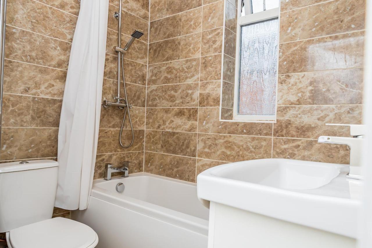 Shirley House 2, Self Catering Guest House, Self Check In, Smart Locks, 10 Min Walk To Southampton General, Aspire And Princess Anne Hospitals, Access To Fully Equipped Kitchen, Excellent Transport Links, Ideal For Longer Stays And Hospital Shifts エクステリア 写真