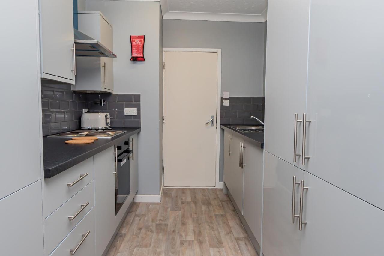 Shirley House 2, Self Catering Guest House, Self Check In, Smart Locks, 10 Min Walk To Southampton General, Aspire And Princess Anne Hospitals, Access To Fully Equipped Kitchen, Excellent Transport Links, Ideal For Longer Stays And Hospital Shifts エクステリア 写真