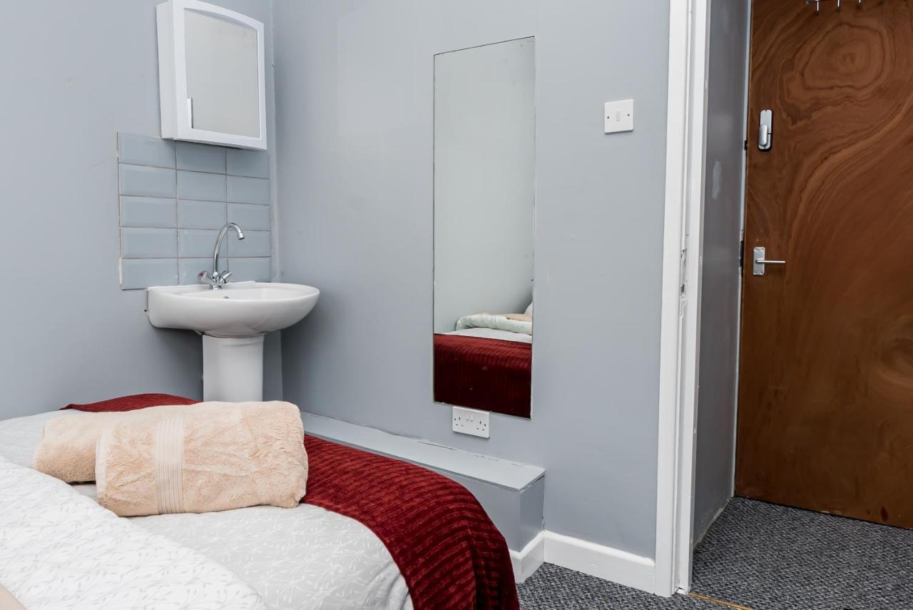 Shirley House 2, Self Catering Guest House, Self Check In, Smart Locks, 10 Min Walk To Southampton General, Aspire And Princess Anne Hospitals, Access To Fully Equipped Kitchen, Excellent Transport Links, Ideal For Longer Stays And Hospital Shifts エクステリア 写真