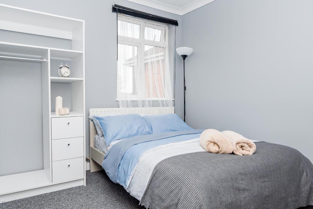 Shirley House 2, Self Catering Guest House, Self Check In, Smart Locks, 10 Min Walk To Southampton General, Aspire And Princess Anne Hospitals, Access To Fully Equipped Kitchen, Excellent Transport Links, Ideal For Longer Stays And Hospital Shifts エクステリア 写真