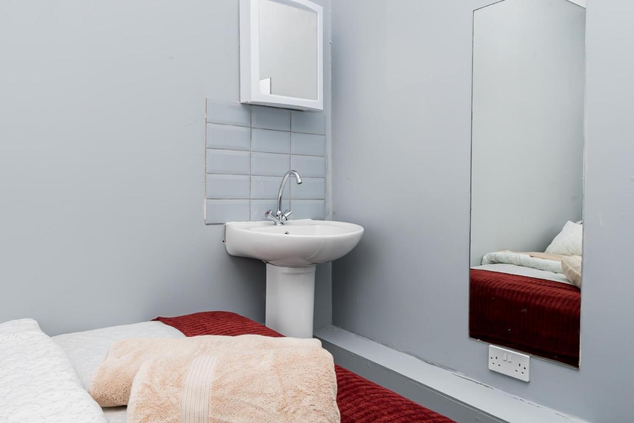 Shirley House 2, Self Catering Guest House, Self Check In, Smart Locks, 10 Min Walk To Southampton General, Aspire And Princess Anne Hospitals, Access To Fully Equipped Kitchen, Excellent Transport Links, Ideal For Longer Stays And Hospital Shifts エクステリア 写真