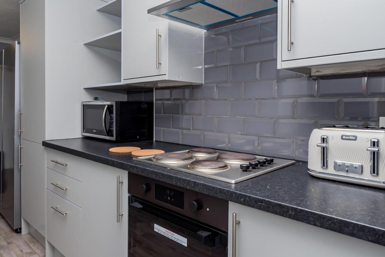 Shirley House 2, Self Catering Guest House, Self Check In, Smart Locks, 10 Min Walk To Southampton General, Aspire And Princess Anne Hospitals, Access To Fully Equipped Kitchen, Excellent Transport Links, Ideal For Longer Stays And Hospital Shifts エクステリア 写真