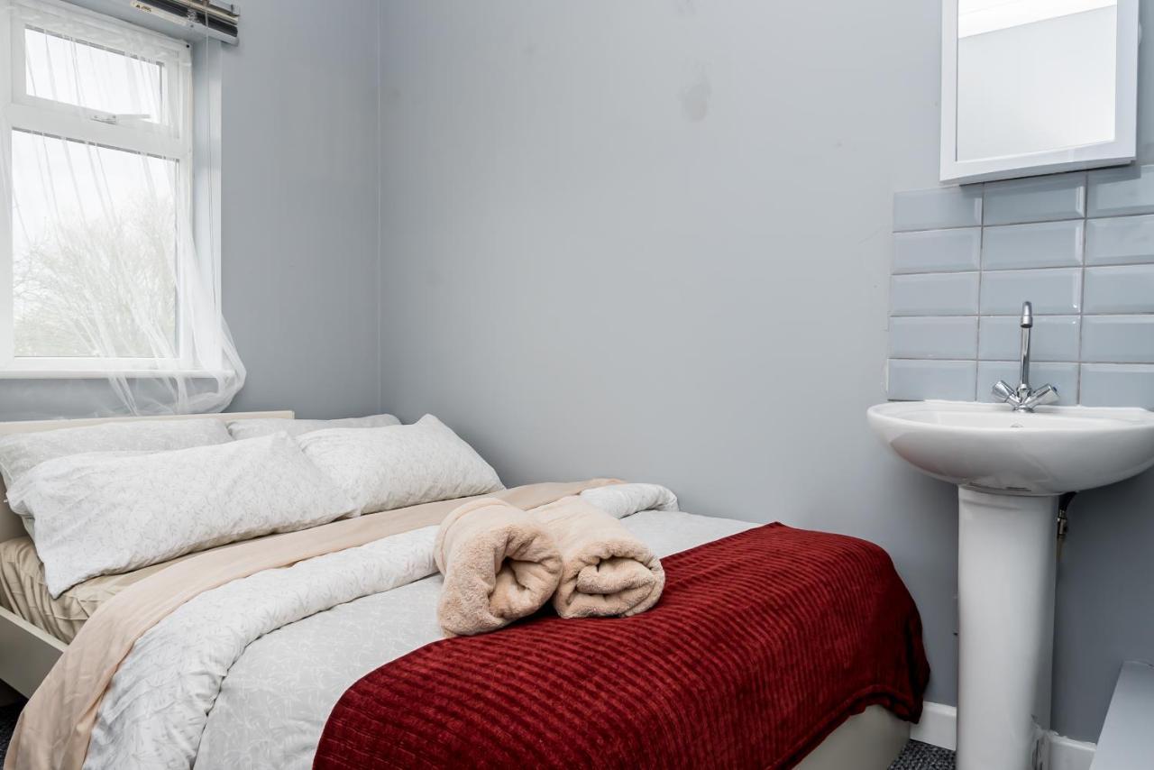 Shirley House 2, Self Catering Guest House, Self Check In, Smart Locks, 10 Min Walk To Southampton General, Aspire And Princess Anne Hospitals, Access To Fully Equipped Kitchen, Excellent Transport Links, Ideal For Longer Stays And Hospital Shifts エクステリア 写真