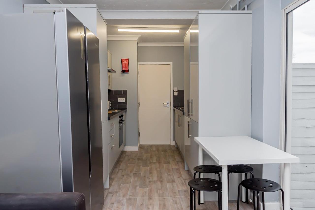 Shirley House 2, Self Catering Guest House, Self Check In, Smart Locks, 10 Min Walk To Southampton General, Aspire And Princess Anne Hospitals, Access To Fully Equipped Kitchen, Excellent Transport Links, Ideal For Longer Stays And Hospital Shifts エクステリア 写真
