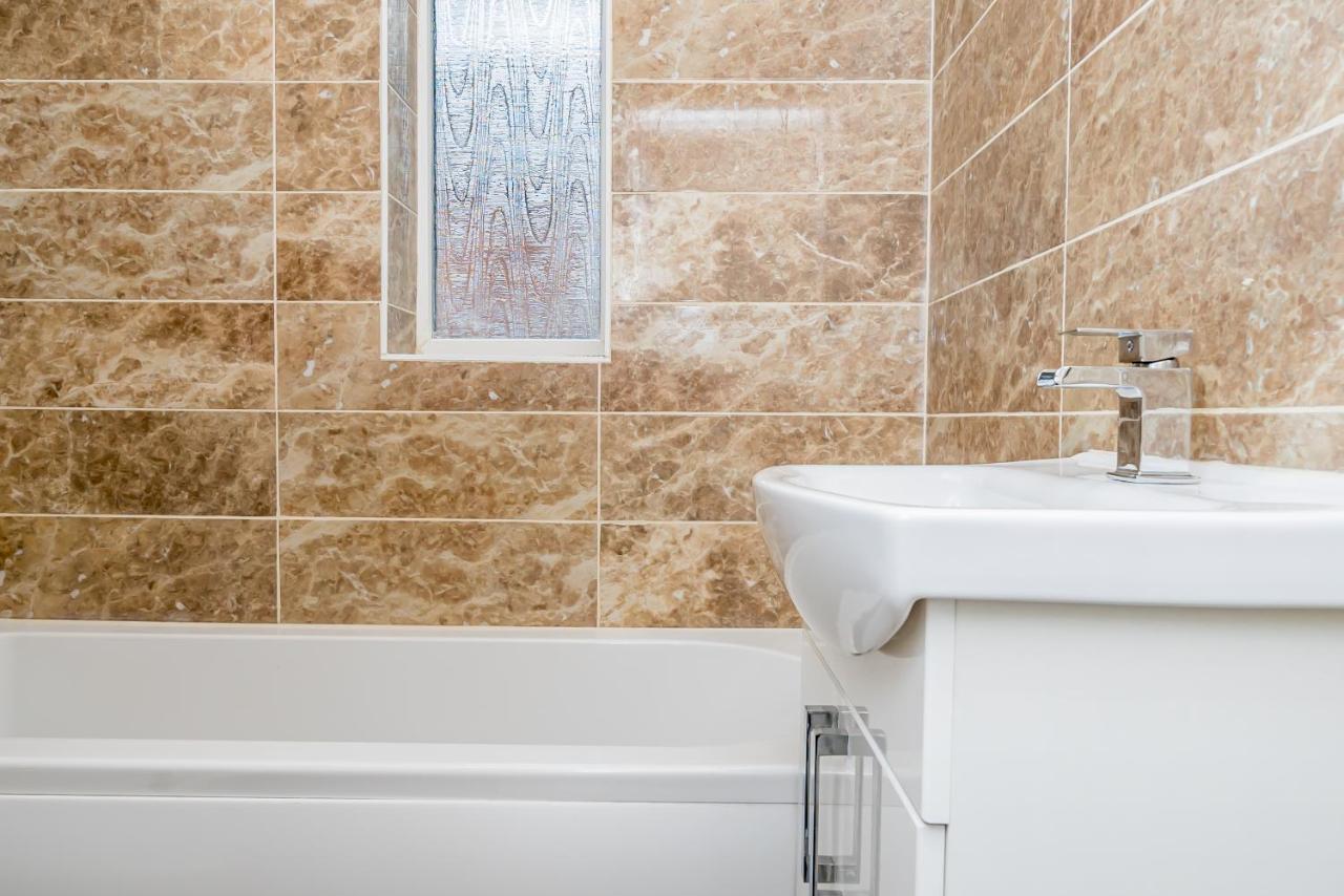 Shirley House 2, Self Catering Guest House, Self Check In, Smart Locks, 10 Min Walk To Southampton General, Aspire And Princess Anne Hospitals, Access To Fully Equipped Kitchen, Excellent Transport Links, Ideal For Longer Stays And Hospital Shifts エクステリア 写真