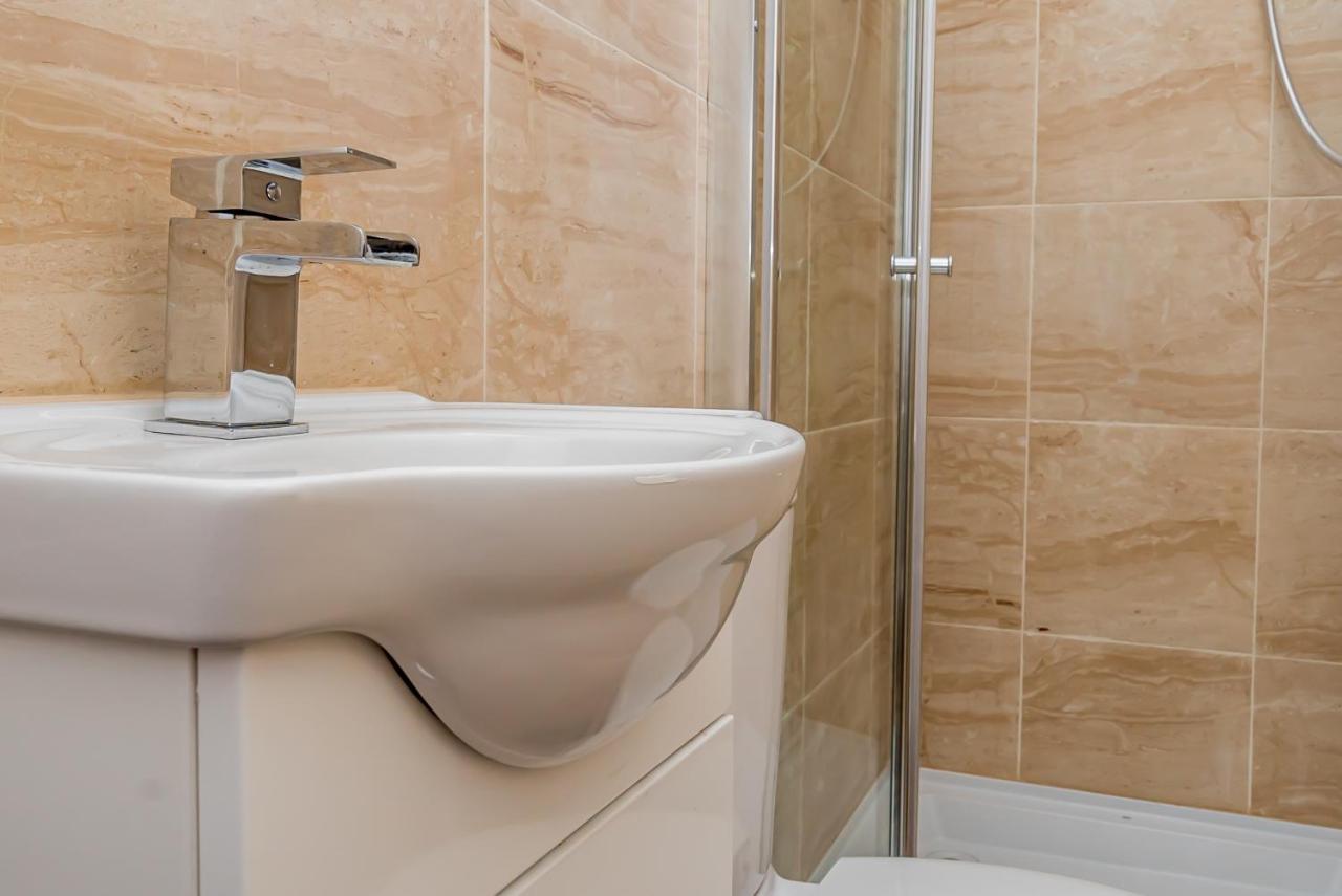 Shirley House 2, Self Catering Guest House, Self Check In, Smart Locks, 10 Min Walk To Southampton General, Aspire And Princess Anne Hospitals, Access To Fully Equipped Kitchen, Excellent Transport Links, Ideal For Longer Stays And Hospital Shifts エクステリア 写真