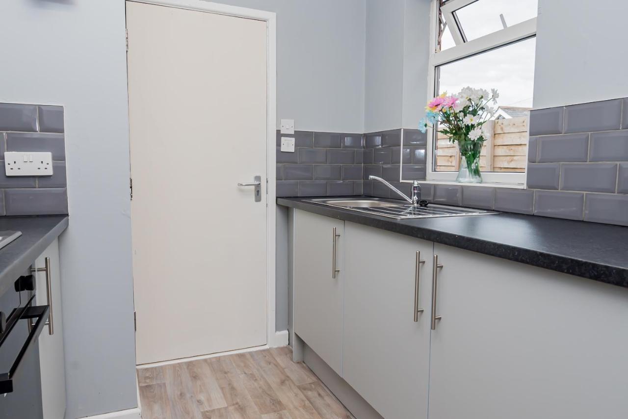 Shirley House 2, Self Catering Guest House, Self Check In, Smart Locks, 10 Min Walk To Southampton General, Aspire And Princess Anne Hospitals, Access To Fully Equipped Kitchen, Excellent Transport Links, Ideal For Longer Stays And Hospital Shifts エクステリア 写真